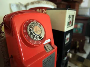 Calling home from expat-central, the Gulf, has never been so easy (though no more accessible for some) with the advent of 
smart-phones and free-talk computer apps. But many of us remember the queues for the old-school dial-phone and the 
loud overseas chats.