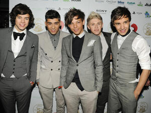 One Direction are reportedly trying to improve their language skills to avoid feeling "embarrassed" abroad 