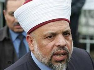 شيخ تيسير رجب بيوض التميمي، اقالة مفاجئة