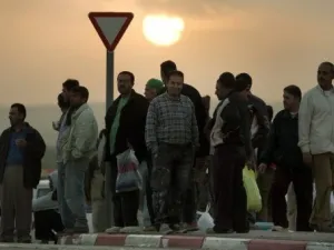 أغلب المصريين المخالفين بالسعودية لقوانين العمل ولوائح الإقامة من المتسربين من الحج والعمرة، ولذلك فمن الصعب وجود أرقام حقيقية عن أعدادهم لدى وزارة العمل أو الخارجية
