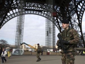 جنود فرنسيون في باريس