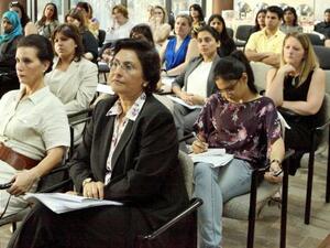 تعد الفعالية فرصة ذهبية لكل سيدة تفكر في أن تبدأ عملها الخاص بها