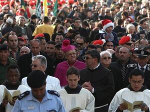 بطريرك القدس للاتين يدعو في عظته للسلام 