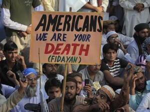 جانب من الاحتجاجات ضد الفيلم المسيء للنبي محمد في باكستان يوم الاحد
