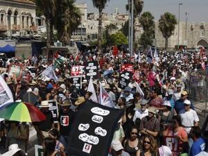 اسرائيليون وفلسطينيون واجانب في تظاهرة القدس المطالبة بدولة فلسطينية
