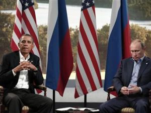 أوباما (الى اليسار) وبوتين أثناء اجتماعهما في اينيسكيلين بأيرلندا الشمالية
