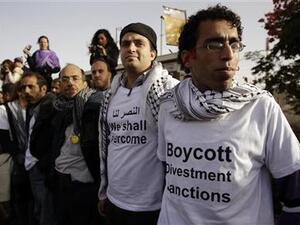 نشطاء فلسطينيون بالقرم من رام الله.
