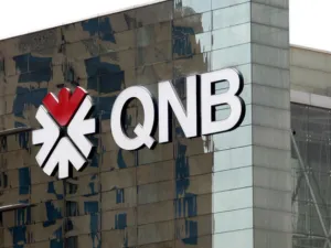 تتوقع مجموعة QNB تباطؤ النمو في الناتج المحلي الإجمالي بالأسعار الثابتة إلى 4.0 % خلال عام 2013 ومن ثم إلى 3.8 % في عام 2014، حيث إن التعافي في القطاع غير النفطي لن يغطي التراجع في قطاع النفط والغاز