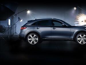 The 2014 Infiniti QX70 features "amplified sense of acceleration" and improved fuel efficiency (Courtesy of Infiniti) 