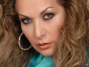 Raghda called individuals supporting the US military strike on Syria "traitors." (Image: Facebook)