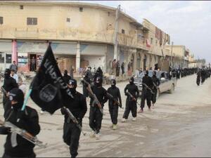 ارشيف/ عناصر من داعش في الرقة شمال سوريا