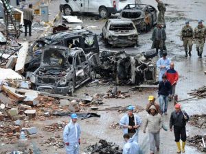 آثار الدمار الذي خلفه تفجيرا الريحانية على الحدود مع سوريا
