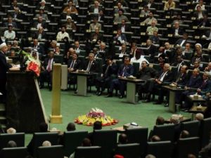 الرئيس الايراني يقدم حكومة تكنوقراط الى مجلس الشورى
