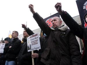 قوميون متشددون روس في تظاهرة في موسكو
