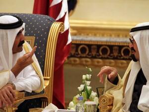 العاهل السعودي الملك عبد الله بن عبد العزيز (يمين) يلتقي امير قطر الشيخ حمد بن خليفة آل ثاني في الرياض