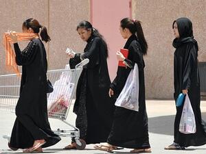 في سابقة تعد الأولى من نوعها على مستوى سوق العمل في المملكة، رفعت السفارة الفلبينية يدها معلنة حظر سفر مواطناتها للعمل في المملكة بمهنة عاملة منزلية قبل حوالي 3 سنوات إلا بشروط أهمها أن يكون راتبها 1500 ريال
