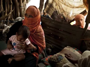 2 Yemeni women sharing a house