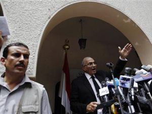 المرشح الرئاسي احمد شفيق في مؤتمر صحفي في القاهرة
