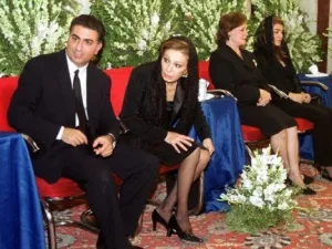 انتحر حزنا على اوضاع ايران 