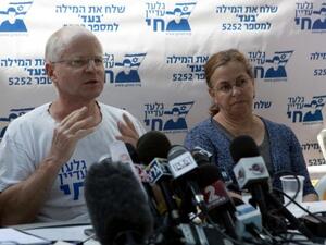 والد جلعاد شاليط نوعام ووالدته افيفا في مؤتمر صحافي في القدس 
