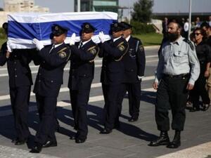 لصوص يسرقون بيت ابنة شامير اثناء مشاركتها بجنازة والدها  