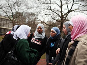 محجبات في أمريكا يتظاهرن بعد مقتل شيماء العوادي محجبات في أمريكا يتظاهرن بعد مقتل شيماء العوادي