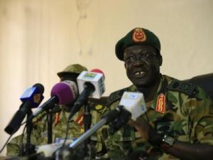 رئيس اركان الجيش الشعبي لتحرير السودان جيمس هوث ماي يدلي بتصريحات صحفية في جوبا