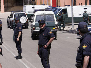 Spanish police outside the courthouse during the trial of the Madrid bombing suspects in 2005 (Getty)