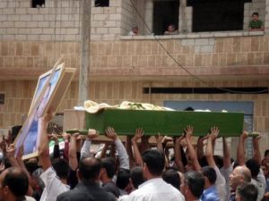 تشييع احد قتلى العنف في سوريا تشييع احد قتلى العنف في سوريا