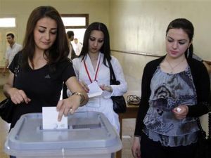 نساء تدلي باصواتها في الانتخابات البرلمانية السورية 
