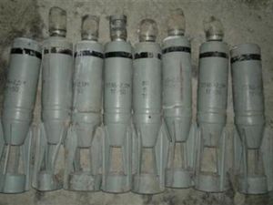 قنابل عنقودية يقول نشطاء إن سلاح الجو السوري أطلقها قرب حلب