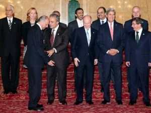 ممثلو دول اصدقاء سوريا في لقطة تذكارية في لندن 
