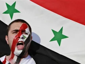 سوري مقيم في الاردن خلال مظاهرة مناهضة للرئيس بشار الاسد في عمان

