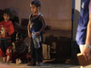 اطفال سوريون يصلون الى مخيم الزعتري في الاردن 
