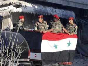 جنود تابعون لجيش النظام السوري في بلدة القصير
