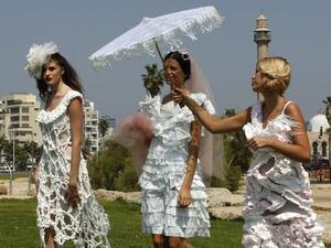 من ورق المرحاض