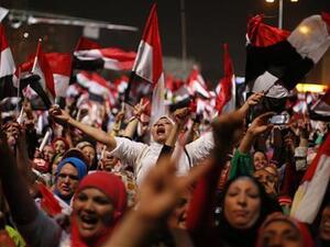 نساء خلال احتجاج في ميدان التحرير بالقاهرة
