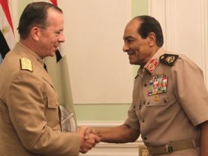 (طنطاوي كستقبلا الادميرال الاميركي مايك مولن في القاهرة 
