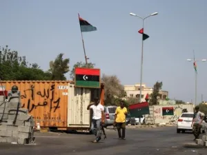 ثوار ليبيون في شوارع طرابلس 
