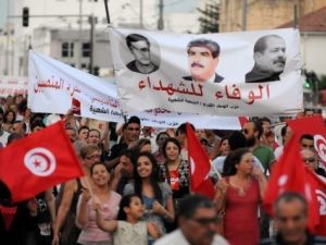 متظاهرون من المعارضة في تونس