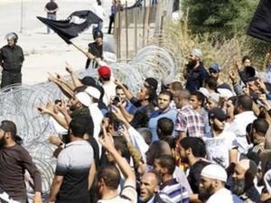 محتجون أمام السفارة الامريكية في تونس
