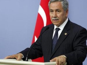 بولنت ارينج نائب رئيس الوزراء التركي.