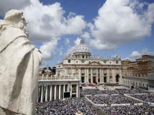 قداس في ساحة القديس بطرس في الفاتيكان

