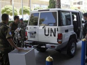 أفراد من قوات المراقبة الدولية التابعة للأمم المتحدة في سوريا يجمعون معداتهم في العاصمة دمشق يوم الاثنين استعدادا للرحيل