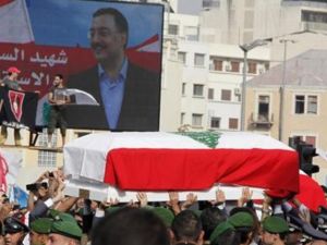 لبنانيون يشيعون جنازة وسام الحسن في بيروت الاحد