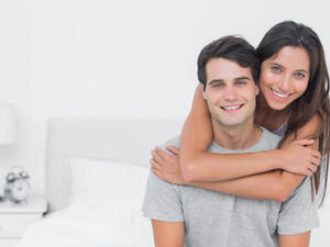 لمسات المرأة وتأثيرها السحري على الرجل