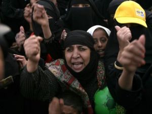 يمنيات يهتفن خلال تظاهرة في صنعاء السبت
