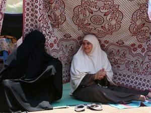  لا يسمعون غير خطاب الجماعة