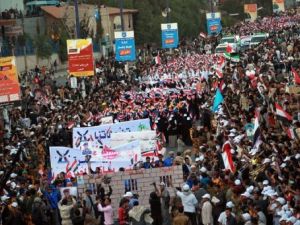 اليمنيون يحتفلون بالذكرى الثانية لثورتهم