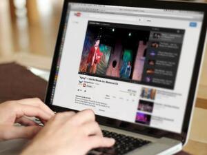 Youth and elders in Saudi Arabia are really getting into YouTube. (Image: Arab News)